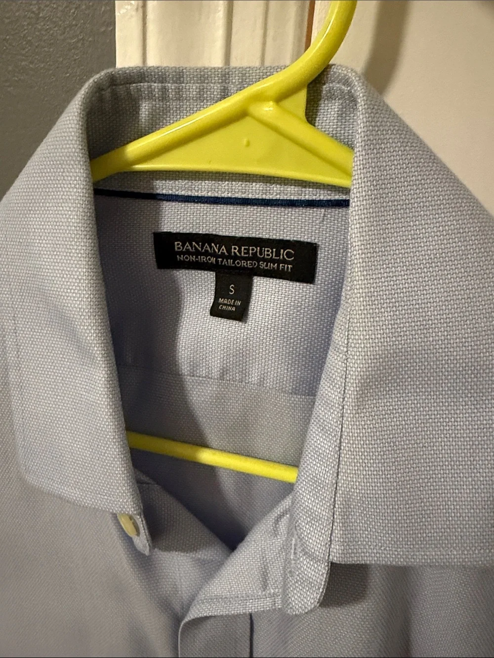 Banana Republic Men's Light Blue Dress Shirt - Spread Collar